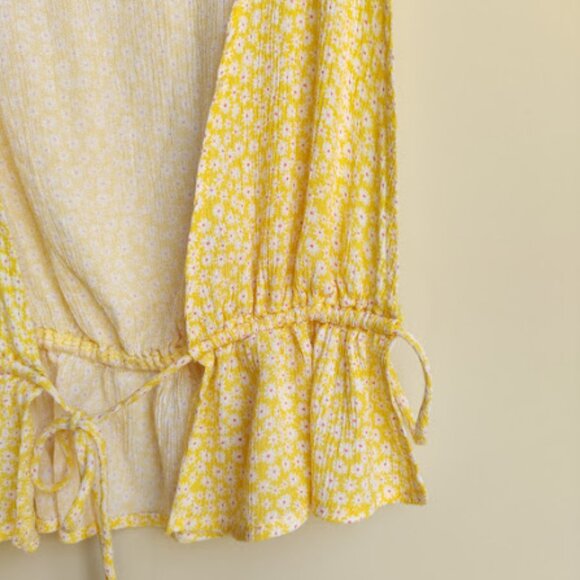HEART & HIPS | Butter Yellow Front Tie Ruffle Hem Ditsy Floral Boho Crop Top S - Picture 9 of 12